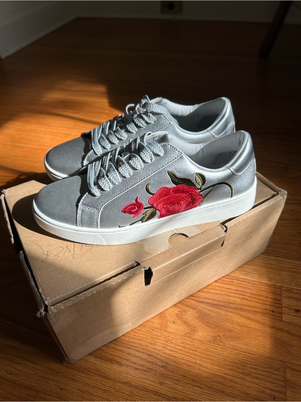 comfortview Silver Sneakers with Red Rose Embroidery